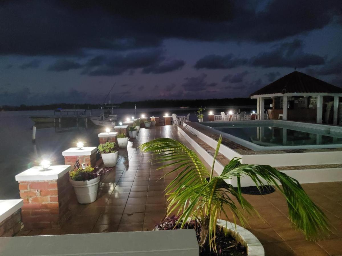 Fisherman'S Inn Hotel Florence Hall 外观 照片