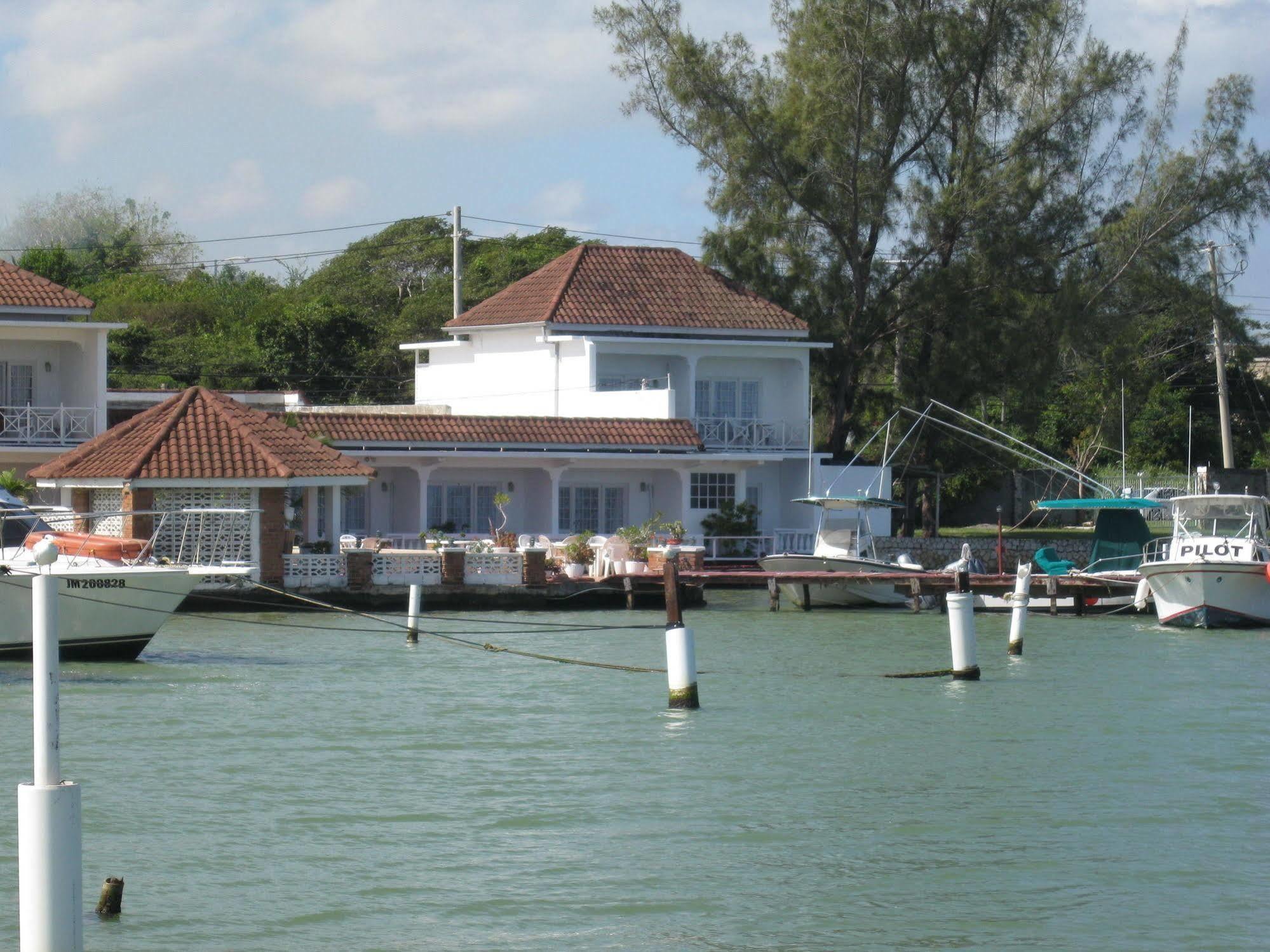 Fisherman'S Inn Hotel Florence Hall 外观 照片