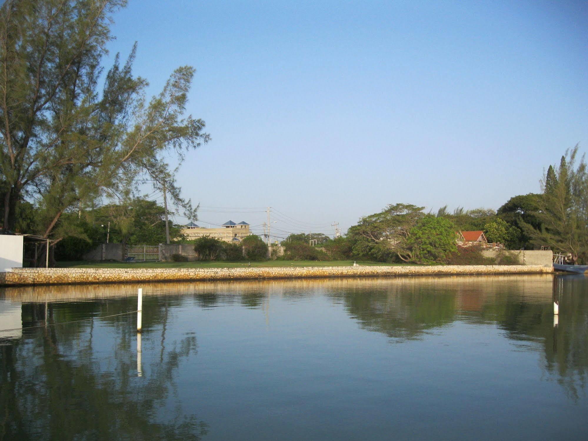 Fisherman'S Inn Hotel Florence Hall 外观 照片