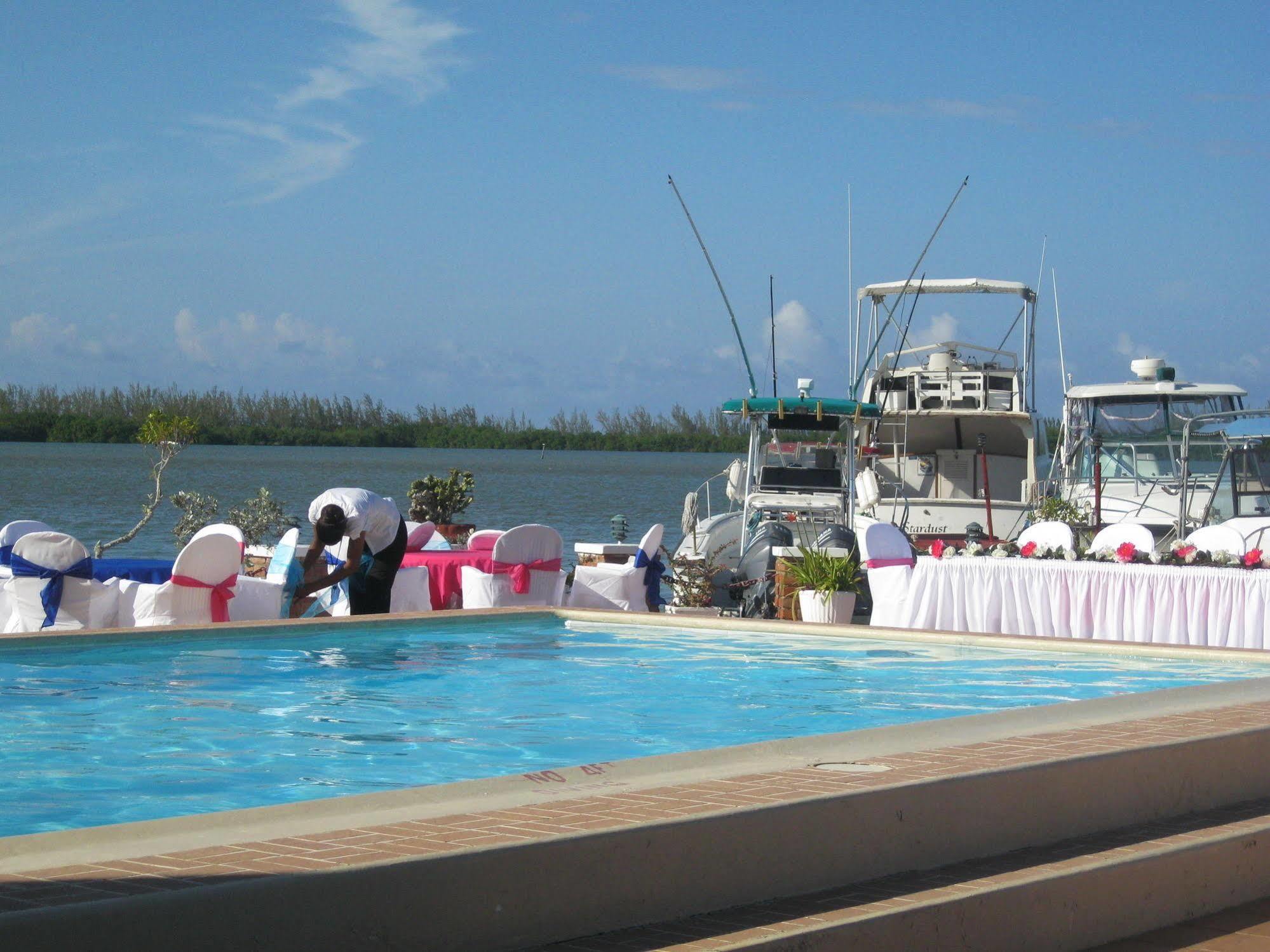 Fisherman'S Inn Hotel Florence Hall 外观 照片