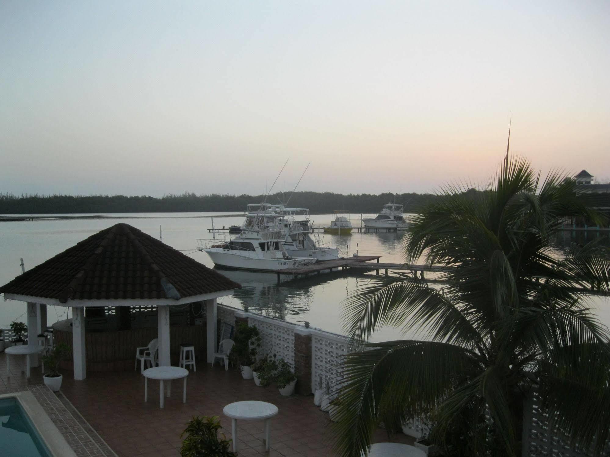 Fisherman'S Inn Hotel Florence Hall 外观 照片
